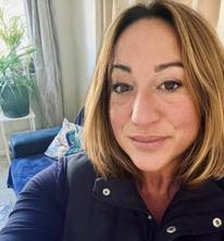A person taking a selfie

AI-generated content may be incorrect.